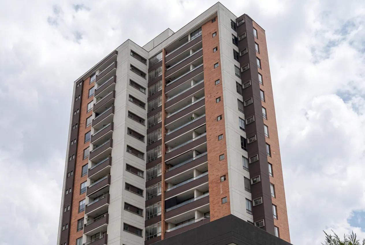 Ágata, El Poblado